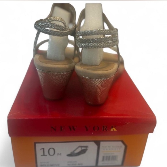 NY Transit Embellished Metallic Wedge Heel Dress Sandal Sz 10 - Picture 4 of 7
